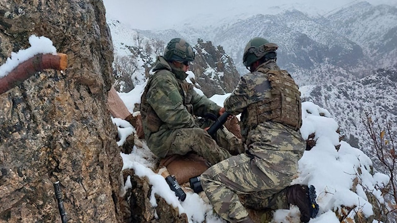 Üs bölgelerinde kar kalınlığı 20 santimetreyi aştı