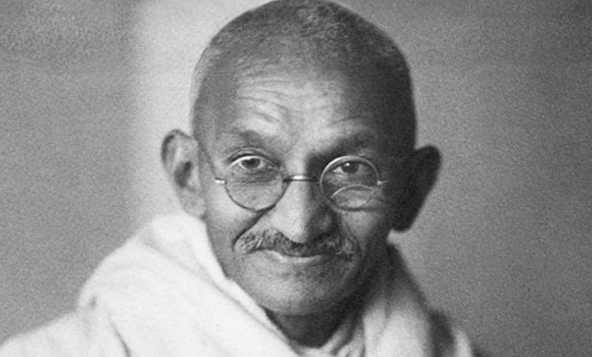 “PRENDI UN SORRISO” (Mahatma Gandhi)