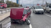 Bariyere çarpan otomobilin sürücüsü yaralandı