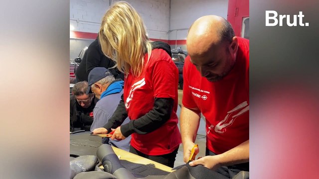 Ils transforment des combinaisons de plongée en tapis pour les SDF