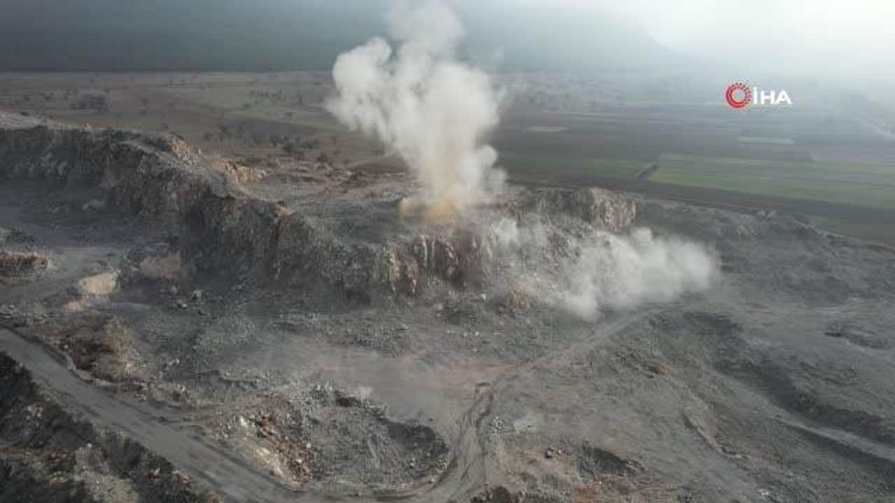Dev kayalar dinamitle böyle parçalandı