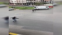 İSTANBUL-SULTANBEYLİ'DE OTOMOBİLLE POLİSTEN KAÇARKEN KAZA YAPTI: 2 YARALI