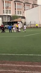 Hakemin kararlarını beğenmeyince saldırdılar