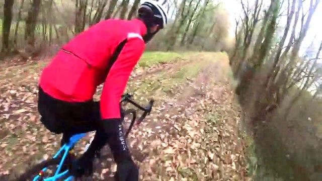 Matériel - Cyclism'Actu a essayé pour vous la veste Finisseur Pro Race Graphene Rouge !