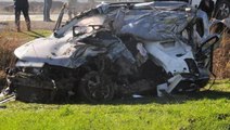 Şırnak'ta korkunç kaza: Tırın hurdaya çevirdiği kamyonetin içinde bulunan 4 kişi hayatını kaybetti