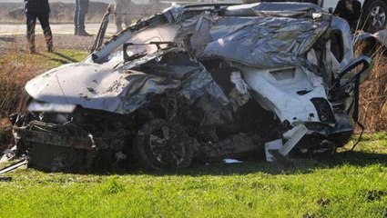 Şırnak'ta korkunç kaza: Tırın hurdaya çevirdiği kamyonetin içinde bulunan 4 kişi hayatını kaybetti