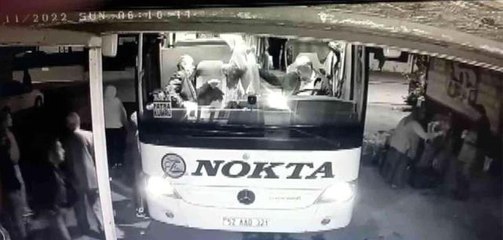 Ümraniye'de terminal hırsızları iş başında: Yaşlı yolcunun cüzdanını böyle çaldılar