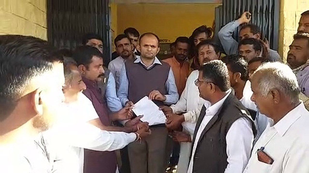 Watch Video: किसानों ने जिला कलेक्टर के सौंपा ज्ञापन