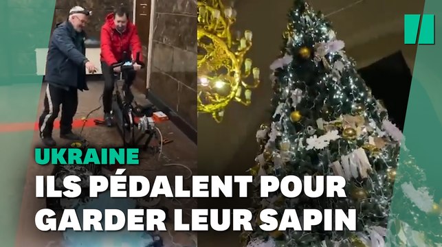 À la gare de Kiev, on pédale pour illuminer le sapin de Noël et pallier les coupures d’électricité