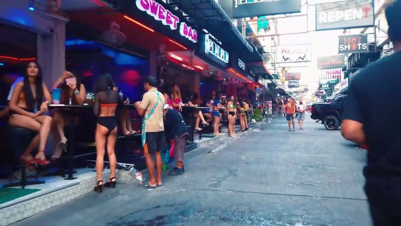 [4K] Pattaya Soi 6, Beach Road Daytime Scenes - December 2022