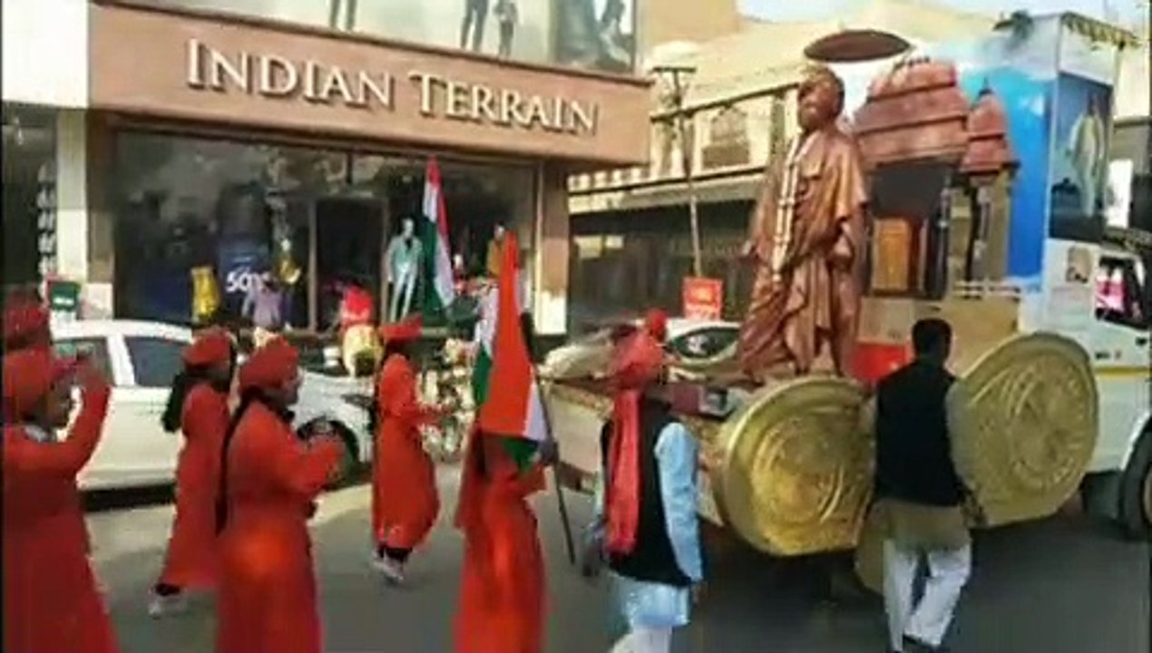 स्वामी विवेकानंद के सन्देश के प्रचार-प्रसार को लेकर निकाली यात्रा, सैंकड़ों विद्यार्थी हुए शामिल