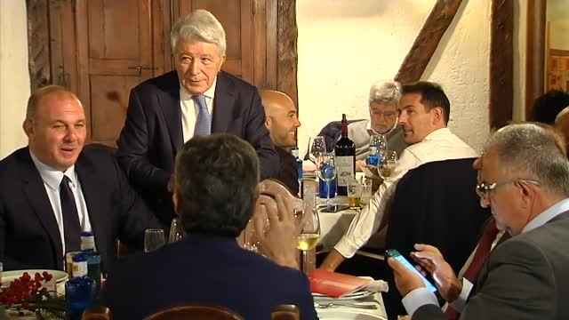Cerezo felicita a los jugadores del Atleti presentes en la final del Mundial de Catar