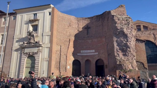 Sinisa uno di noi , in migliaia per l'ultimo saluto a Mihajlovic