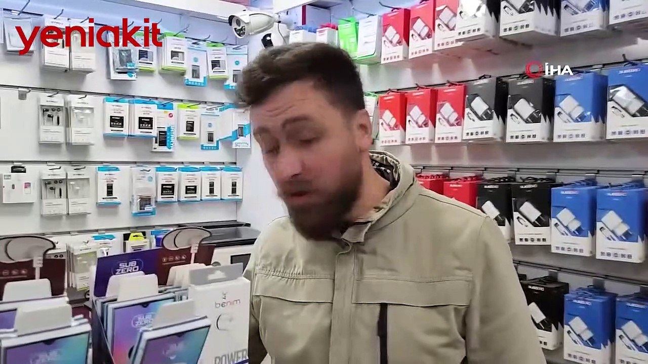 Telefon bataryası bomba gibi patladı! Korkutan anlar böyle kaydedildi