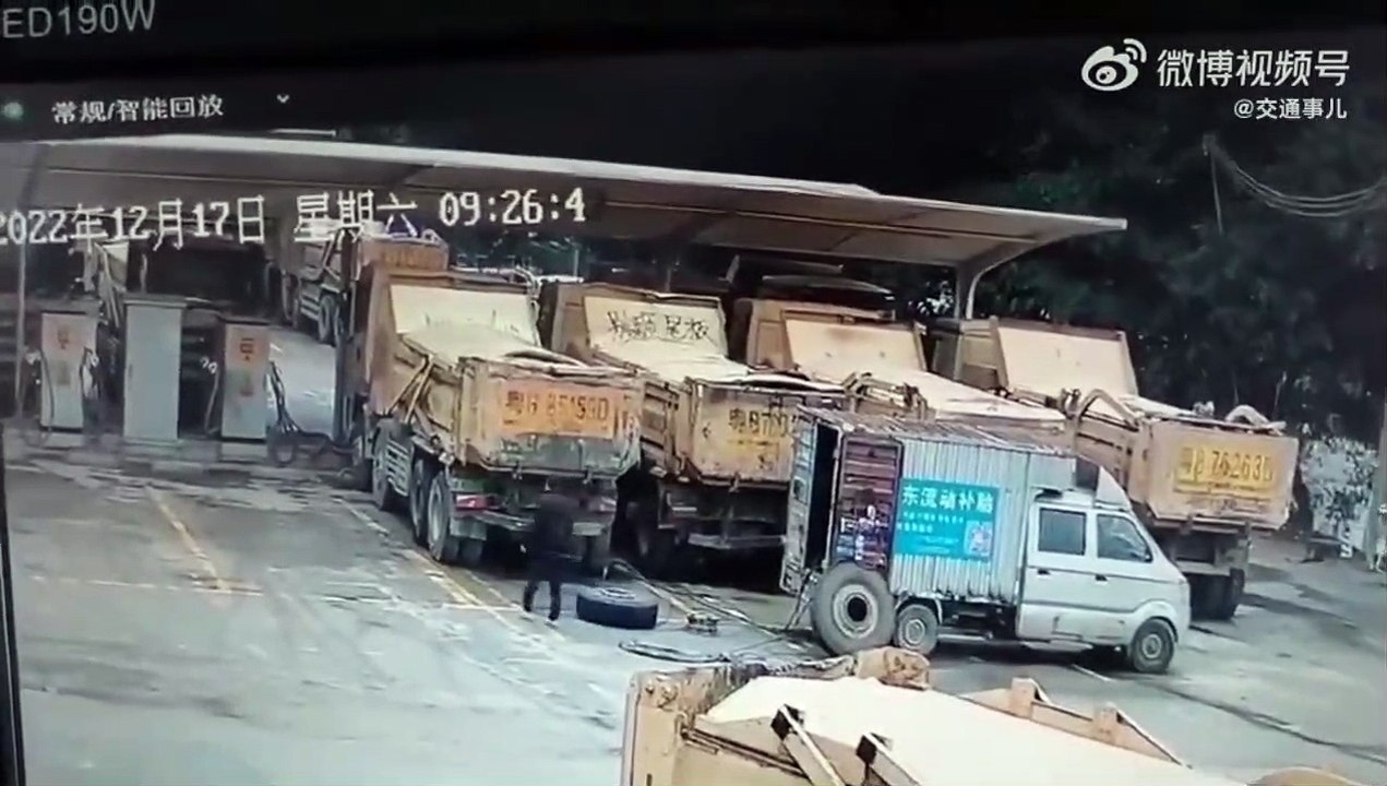 Un pneu de camion ça peut être dangereux... même sans camion