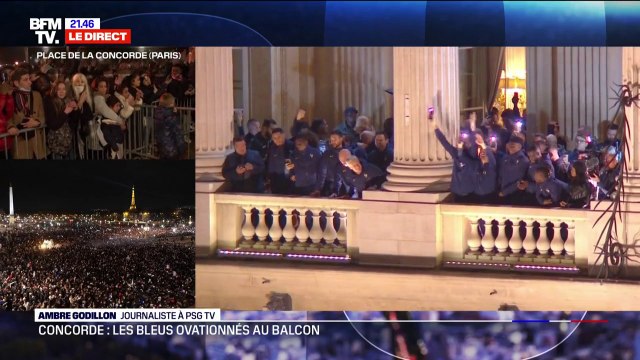 Les Bleus lancent un clapping avec les supporters réunis sur la place de la Concorde