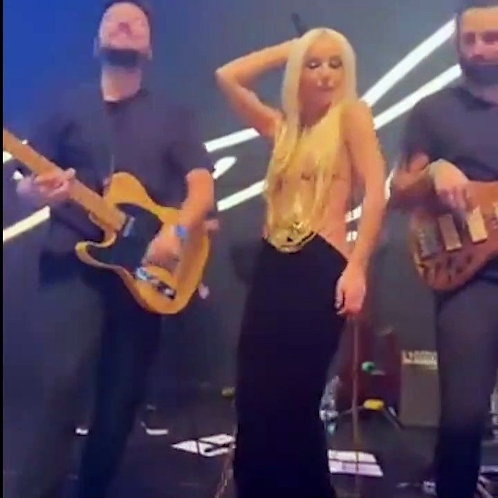 Gülşen aylar sonra sahnede!