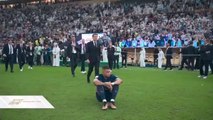 France President Macron comforted Mbappe after FIFA World Cup 2022 Final along with Argentina's Martínez      O presidente da França, Macron, confortou Mbappé após a final da Copa do Mundo da FIFA 2022