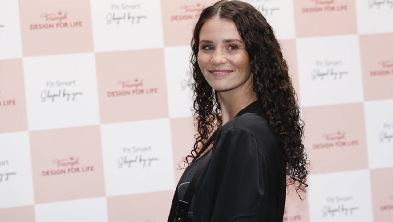 GNTM-Betty Taube über ihre Kindheit: „Meine Mama war keine Mama für mich“