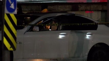 İSTANBUL-EYÜPSULTAN'DA LÜKS OTOMOBİLE SİLAHLI SALDIRI: 1 ÖLÜ