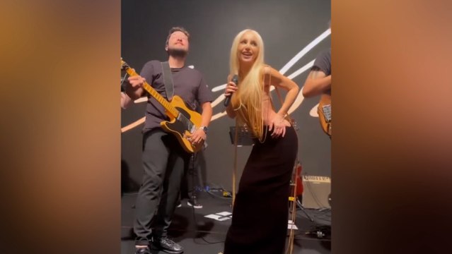 Gülşen aylar sonra sahnede