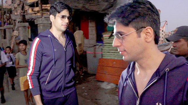 सिद्धार्थ मल्होत्रा अपने शूट के दौरान मढ़ जेटी में नजर आये