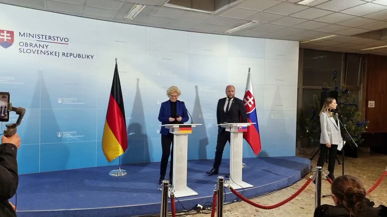 ZÁZNAM: J. Naď avizuje ďalší systém protivzdušnej obrany z Nemecka