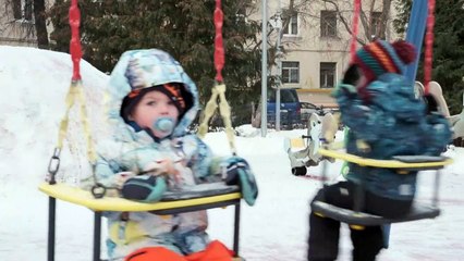 Russland: Frauen mit Kindern allein zu Hause