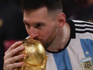 Descargar video: Mit diesem Post stößt Lionel Messi Ronaldo vom Instagram-Thron