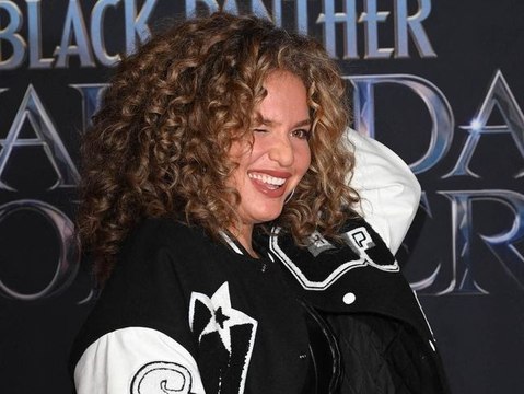 Trouvez-moi ça, je vous fais l’amour , Léa de la Star Academy supplie des agents immobiliers et leur promet une drôle de récompense !