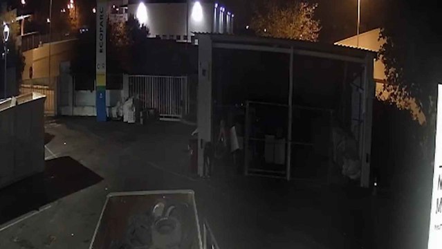 Imágenes de los ladrones grabadas por las cámaras de seguridad de uno de los puntos limpios