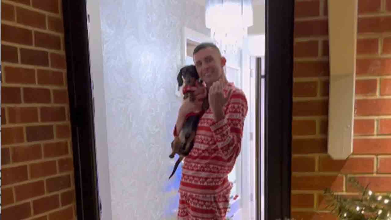 UK man gives viewers a tour of his cozy, majest...