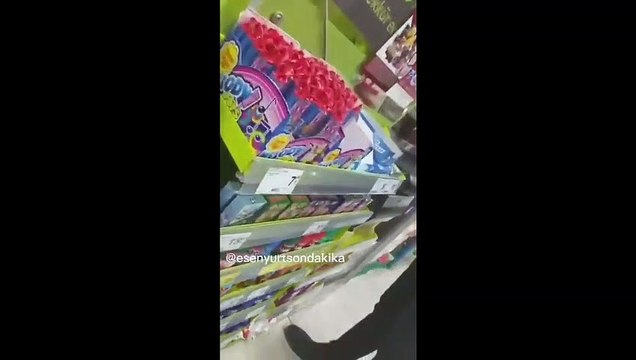 Kadın kasiyerin yanına gelip 'Başın açık' provokasyonu yapan Faslı cevabını aldı! Burası Türkiye Cumhuriyeti