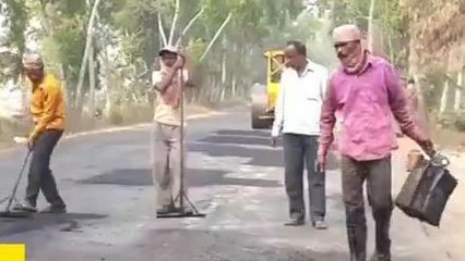 পশ্চিম মেদিনীপুর: গুরুত্বপূর্ণ রাজ্য সড়কে চলছে দায় সারা মেরামতির কাজ