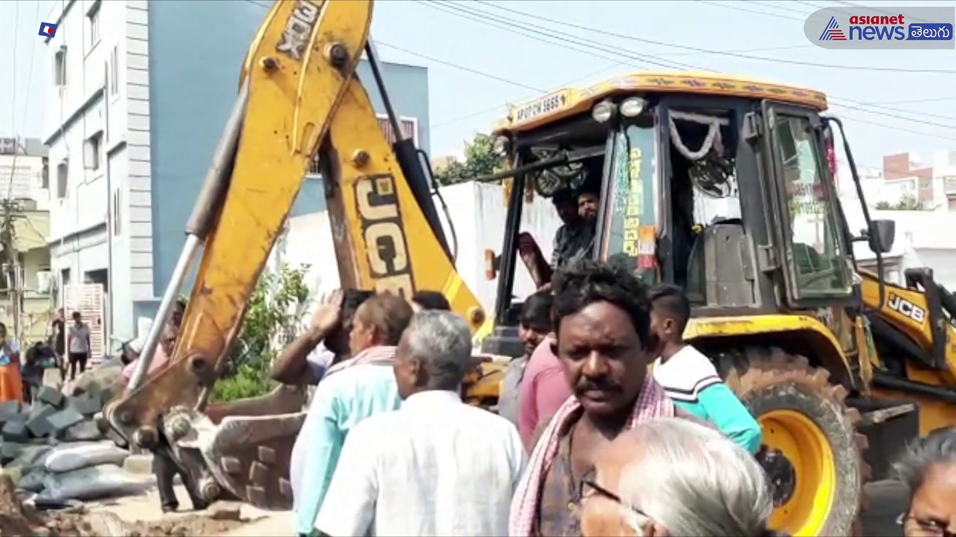 వైసిపి అండతో నాకు అన్యాయం... ప్రశ్నిస్తే వెలేసిన కుల సంఘం : తాడేపల్లి మహిళ ఆవేదన