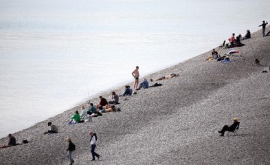 ANTALYA'DA TATİLCİLER, ARALIKTA GÜNEŞİN KEYFİNİ ÇIKARDI