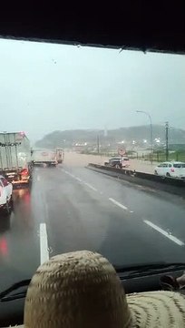 Piçarras tem trechos da BR-101 interditados por causa da chuva