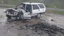 Sancaktepe'de bir otomobille çarpışan araçta sıkışan sürücü yaralandı