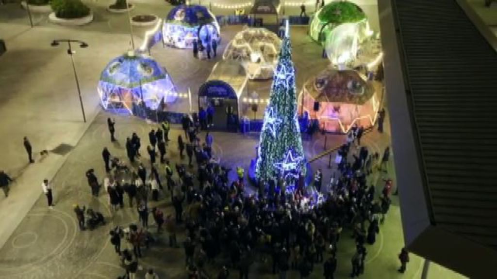 Video A Milano brilla il Christmas Village di Citylife
