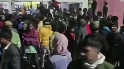 जमुई: बाइक चोरी करते चोर चढ़ा भीड़ के हत्थे, पिलर में बांधकर लोगों ने की जमकर पिटाई