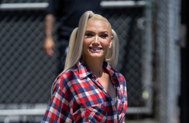Gwen Stefani reveals she decorated her bathroom with tabloid newspapers