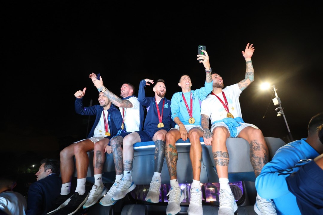La caravana de festejo de la Selección Argentina con la Copa del Mundo