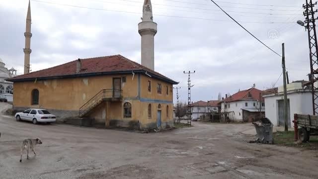 Kadınlar Çubuk Belediyesinin kurduğu taş fırında imece usulü ekmek üretiyor