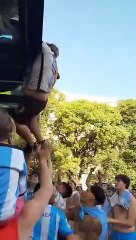 Solidarité entre supporters argentins
