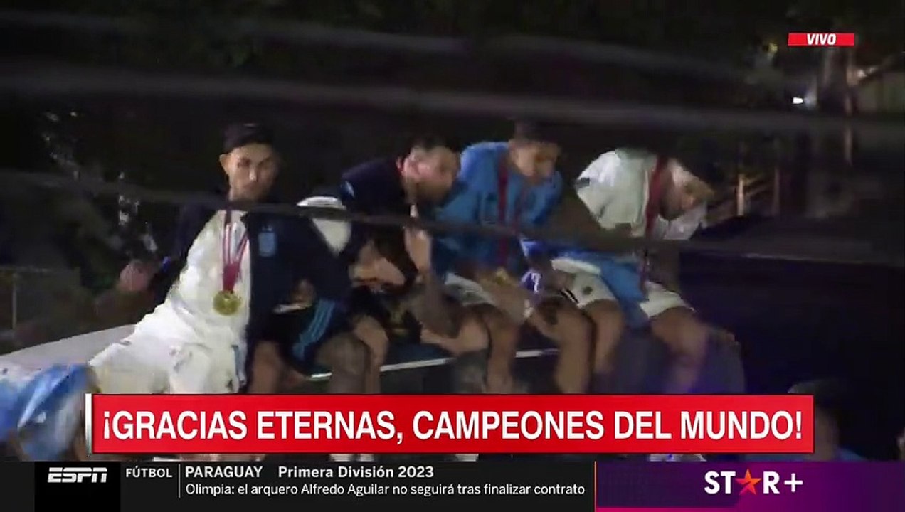 Coupe du monde: Lionel Messi et plusieurs joueurs ont évité un drame de justesse lors des célébrations de la victoire en Argentine