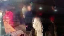 Kağıthane'de taciz edilen kadına yardım eden kişiyi bıçakladıkları öne sürülen 2 zanlı tutuklandı
