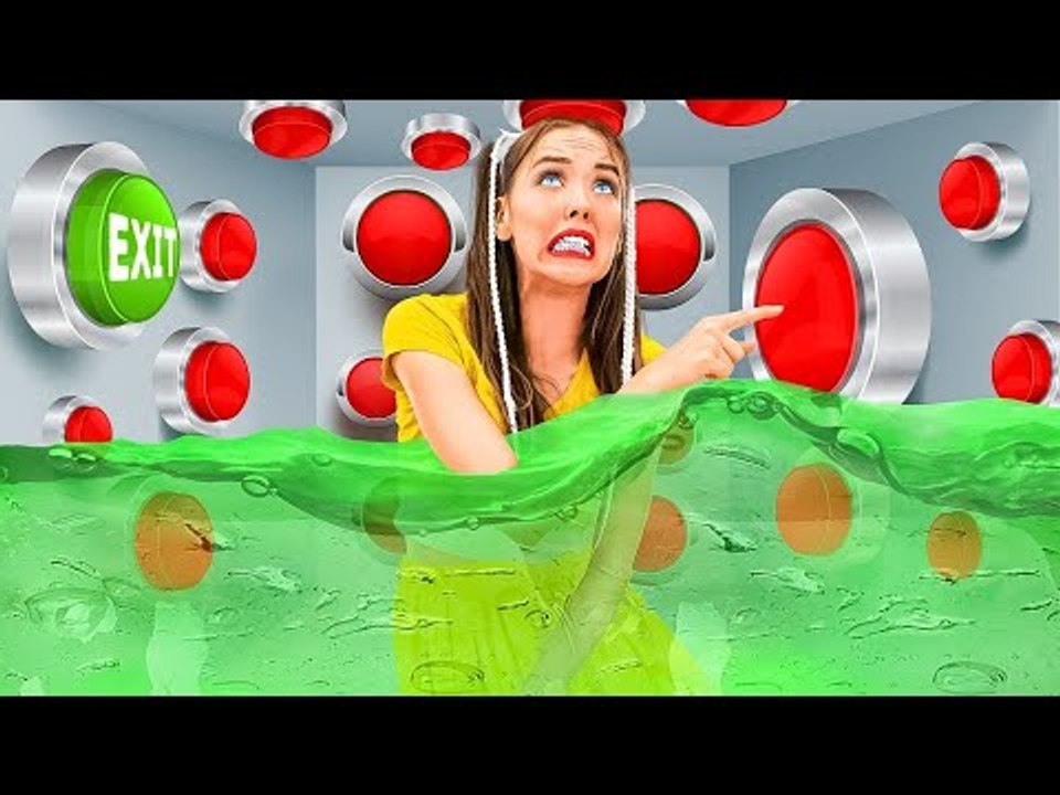 UN CHIEN contrôle MA vie – Défi des 100 BOUTONS MYSTERIEUX | Situations amusantes par La La L'R