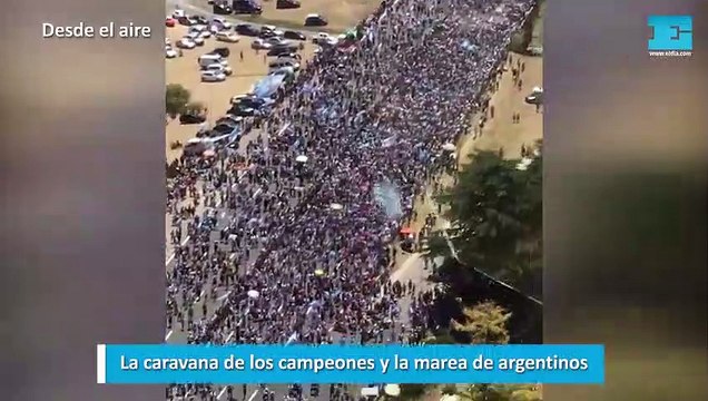 Desde el aire. La caravana de los campeones y la marea de argentinos