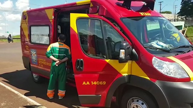 Entregador fica ferido após bater em traseira de automóvel