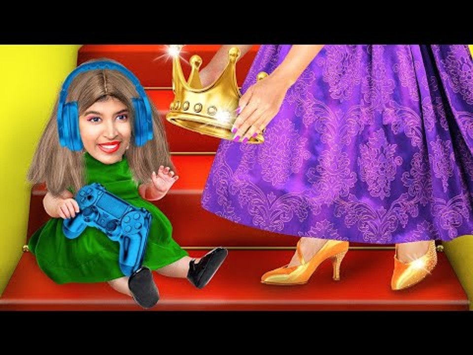 J'APPRENDS que je suis une PRINCESSE - Adoptée par la ROYAUTÉ | Gameuse RICHE vs FAUCHÉE par LALAL'R
